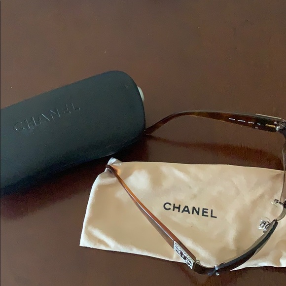 Chanel Sunglasses with rhinestones - Picture 3 of 8